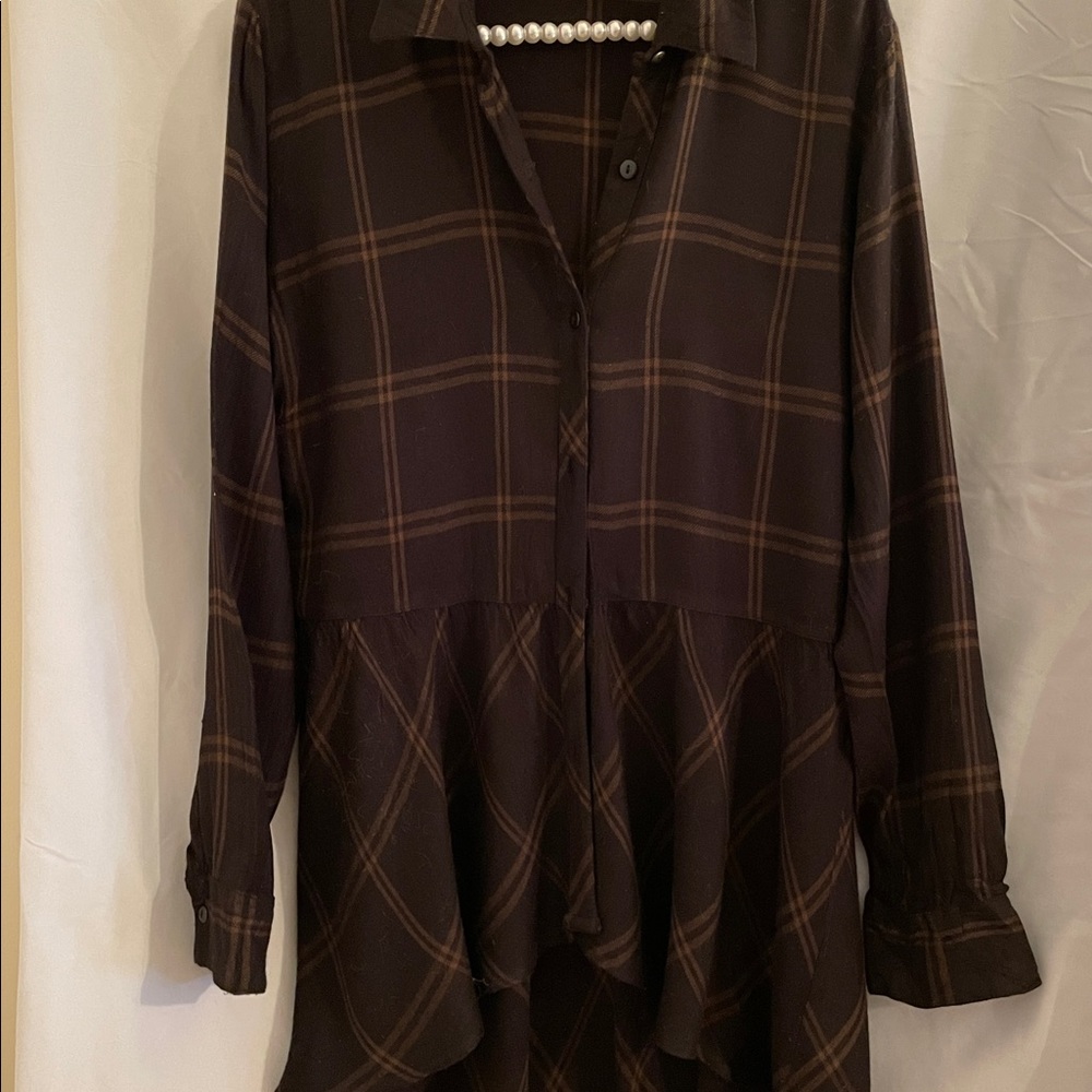Long sleeve short to long great looking blouse size L